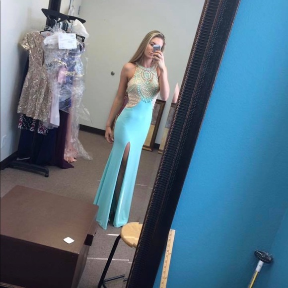 PROM DRESS - Picture 3 of 8